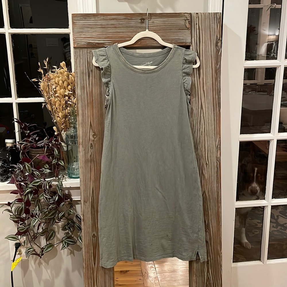 Adorable ruffle sleeve dress. Perfect color for any season!